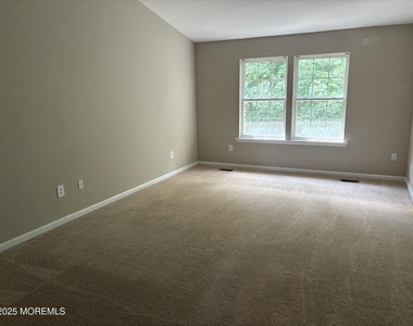 10 Windward Drive - Photo Thumbnail 4