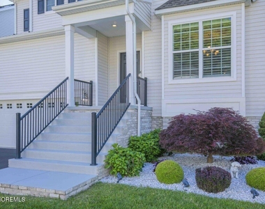 20 Kronenberg Street - Photo Thumbnail 2