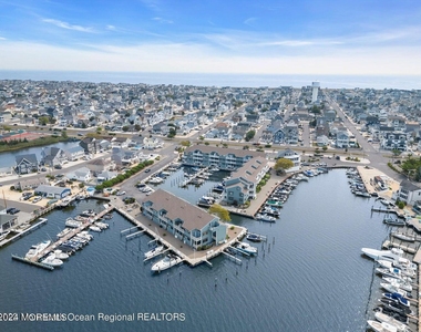 1919 Bay Boulevard - Photo Thumbnail 40