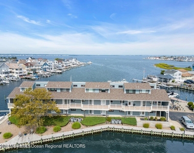 1919 Bay Boulevard - Photo Thumbnail 27