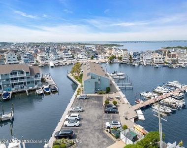 1919 Bay Boulevard - Photo Thumbnail 33