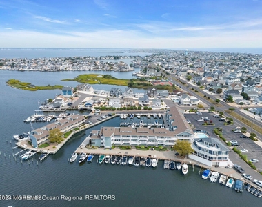 1919 Bay Boulevard - Photo Thumbnail 39
