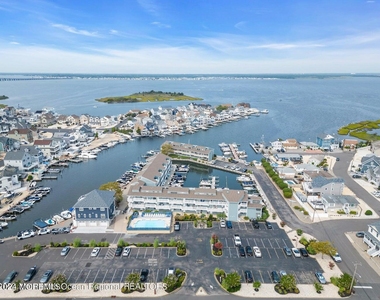 1919 Bay Boulevard - Photo Thumbnail 38