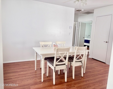 945b Liverpool Circle - Photo Thumbnail 2