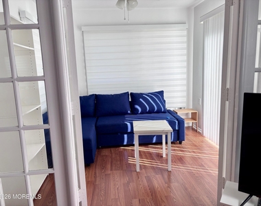 945b Liverpool Circle - Photo Thumbnail 5