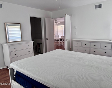 945b Liverpool Circle - Photo Thumbnail 9