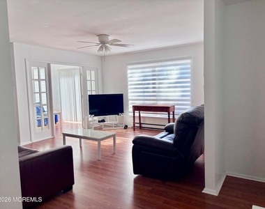 945b Liverpool Circle - Photo Thumbnail 3