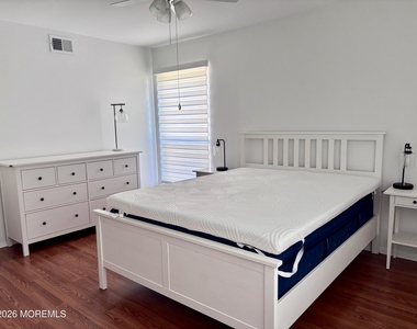 945b Liverpool Circle - Photo Thumbnail 8