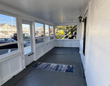807 Grand Central Avenue - Photo Thumbnail 2
