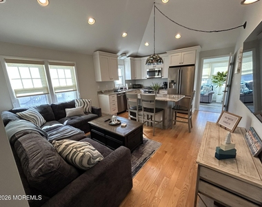 224 Randall Avenue - Photo Thumbnail 6