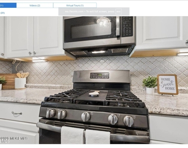 321 Tulip Lane - Photo Thumbnail 4