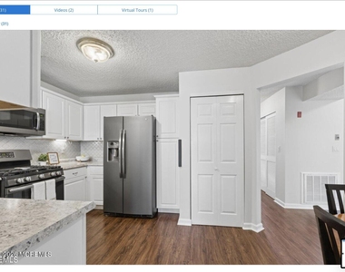 321 Tulip Lane - Photo Thumbnail 3