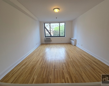 1 Avenue - Photo Thumbnail 1