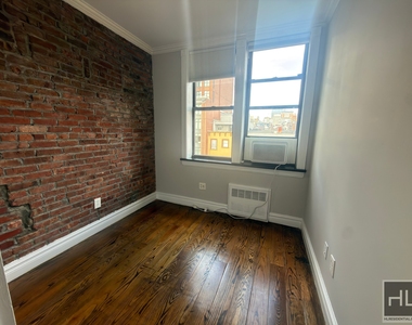 West 14 Street - Photo Thumbnail 3