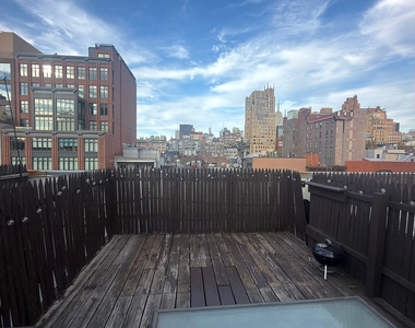 West 14 Street - Photo Thumbnail 7