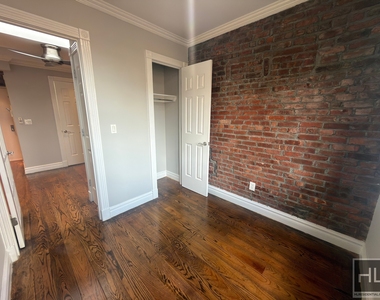West 14 Street - Photo Thumbnail 4