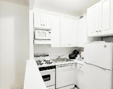 West 56 Street - Photo Thumbnail 2