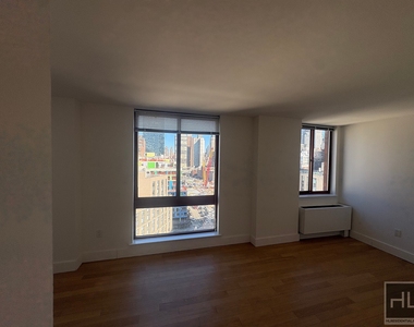West 35th Street - Photo Thumbnail 3