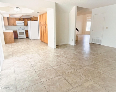 819 W Plata Avenue - Photo Thumbnail 12