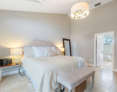1551 Yachtman Place - Photo Thumbnail 9