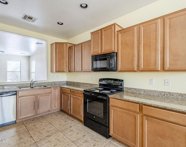 10017 W Raymond Street - Photo Thumbnail 5