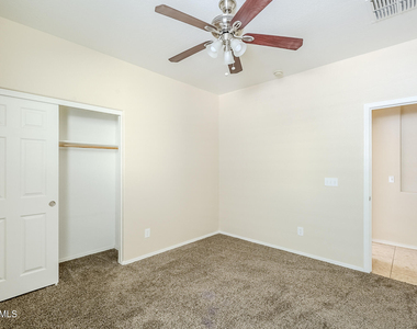 10017 W Raymond Street - Photo Thumbnail 11