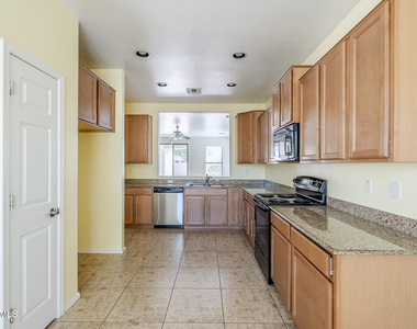 10017 W Raymond Street - Photo Thumbnail 6