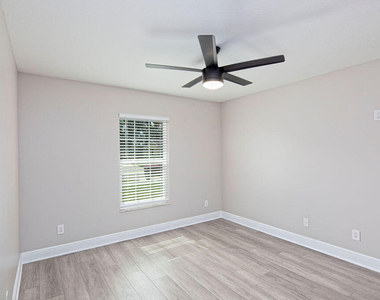 673 Sw Mchole Avenue - Photo Thumbnail 19