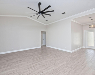 673 Sw Mchole Avenue - Photo Thumbnail 10