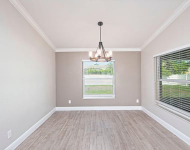 673 Sw Mchole Avenue - Photo Thumbnail 6