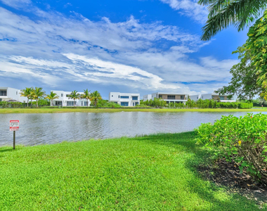 219 Mallory Court - Photo Thumbnail 33