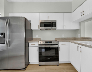 219 Mallory Court - Photo Thumbnail 8