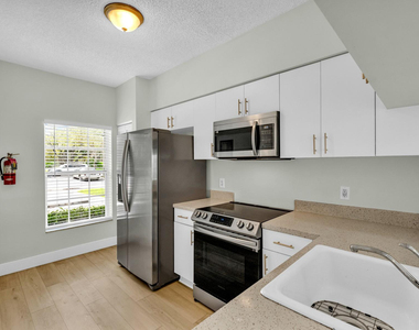 219 Mallory Court - Photo Thumbnail 9