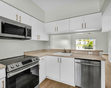 219 Mallory Court - Photo Thumbnail 10