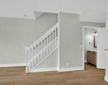 219 Mallory Court - Photo Thumbnail 16
