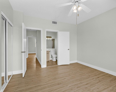 219 Mallory Court - Photo Thumbnail 23