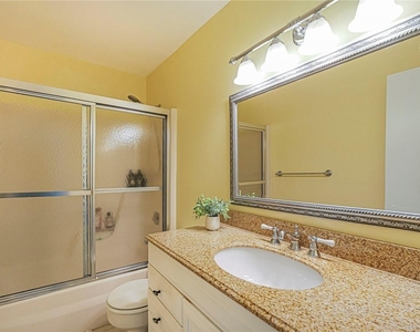 73 Royal Oak Court - Photo Thumbnail 12