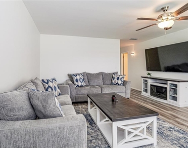 73 Royal Oak Court - Photo Thumbnail 3