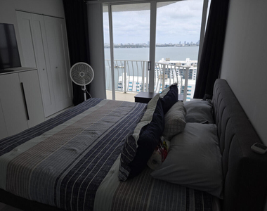 7601 E Treasure Drive - Photo Thumbnail 5