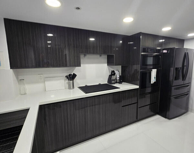 7601 E Treasure Drive - Photo Thumbnail 10