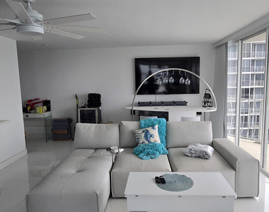 7601 E Treasure Drive - Photo Thumbnail 4