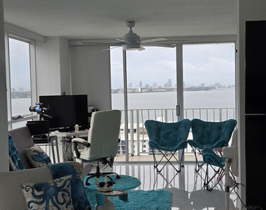 7601 E Treasure Drive - Photo Thumbnail 2