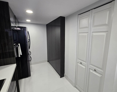 7601 E Treasure Drive - Photo Thumbnail 12