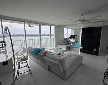 7601 E Treasure Drive - Photo Thumbnail 1