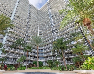 7601 E Treasure Drive - Photo Thumbnail 15