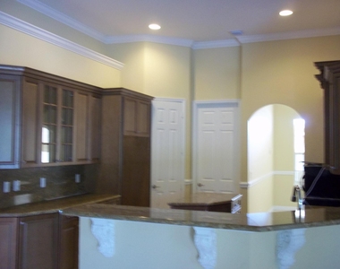 2089 Sw Bayshore Boulevard - Photo Thumbnail 2