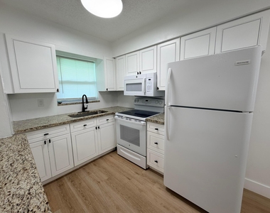 334 Sw Avondale Drive - Photo Thumbnail 16