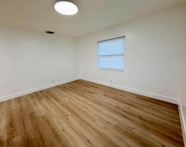 334 Sw Avondale Drive - Photo Thumbnail 4