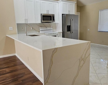 7225 Solandra Lane - Photo Thumbnail 6