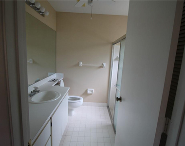 7225 Solandra Lane - Photo Thumbnail 12